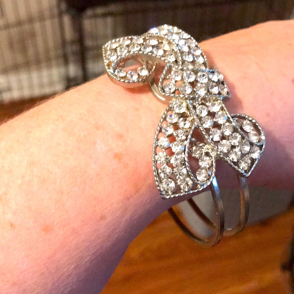 Bow Bracelet Beautiful silver and crystal accents